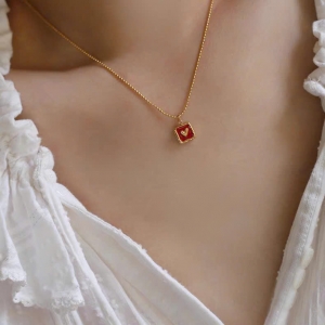 TTC11699-Dây chuyền titan bi nhí mặt tim đỏ