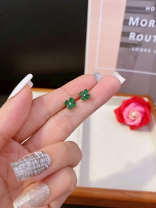 Bông tai Titan Cỏ 4 lá xanh mini