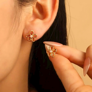 Bông tai Titan hoa rỗng nhuỵ trai