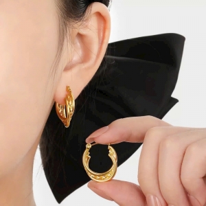 Bông tai Titan xoắn kiểu khoá bật