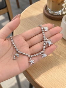 Lắc tay titan bi chạm phối charm